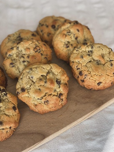 Cookies artisanaux aux pépites de chocolat faits maison par L'Évasion Givrée dans le Finistère.