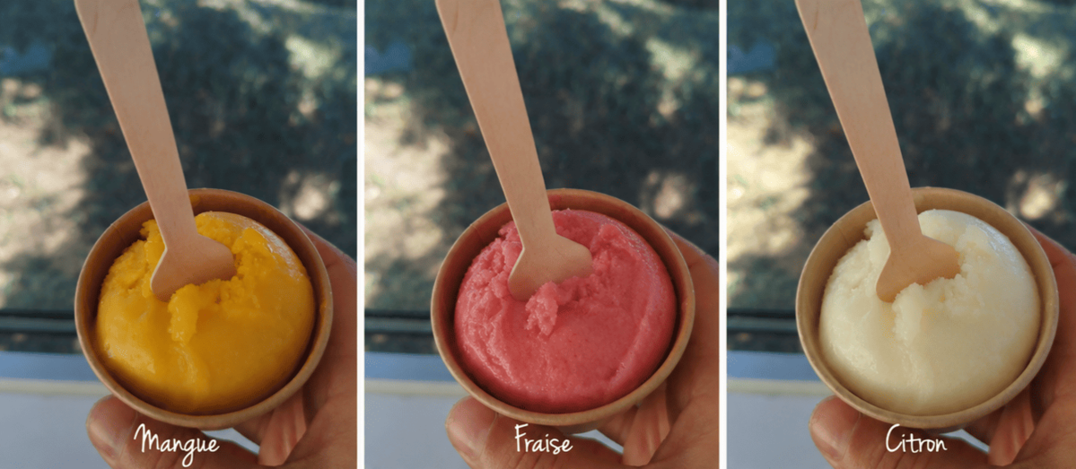 Trois boules de sorbet artisanal aux fruits fabriquées par L'Évasion Givrée dans le Finistère.